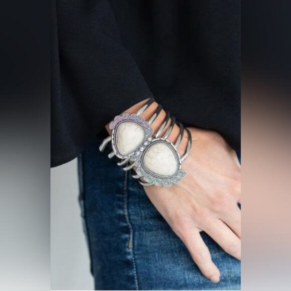 HAWAIIAN PAPARAZZI LADY Bracelet - Picture 3 of 4